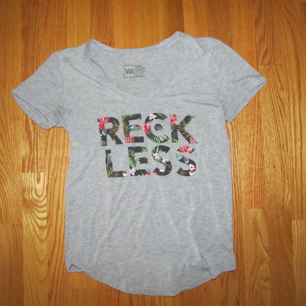 gray tshirt